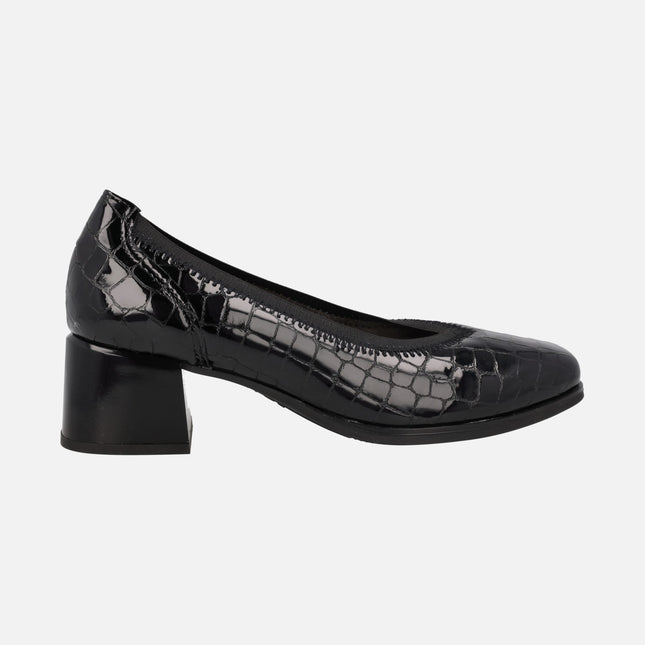 Croco patent leather pumps with 5 cm heels
