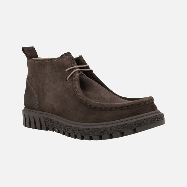 Brown suede Low boots with Wallabee style and laces