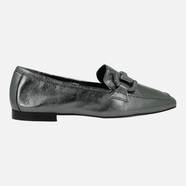 Metalized leather moccasins with ornament