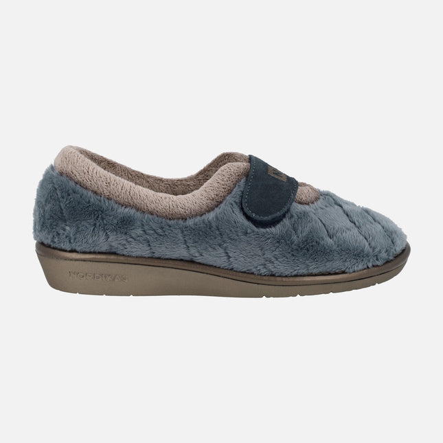 Women's closed house slippers with velcro strip