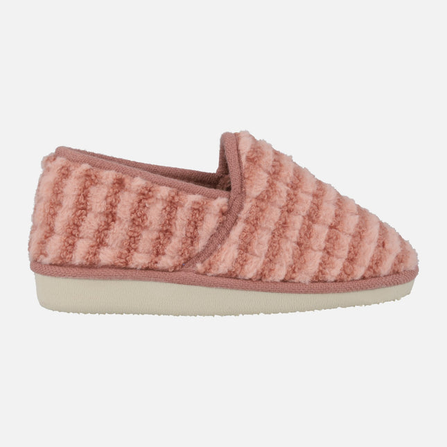 Women's slippers closed with striped tissue
