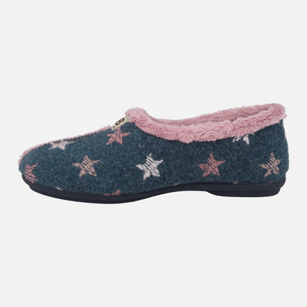 Zapatillas de casa cerradas en azul y rosa con estrellas