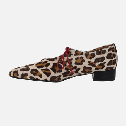 Zapatos animal print leopardo con cordones rojos de piel