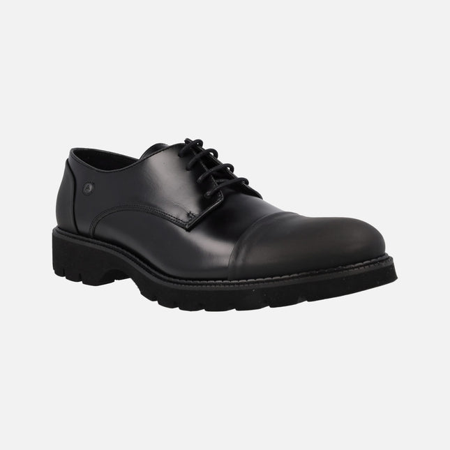 Laced shoes for man in black antick with matte heel and toe