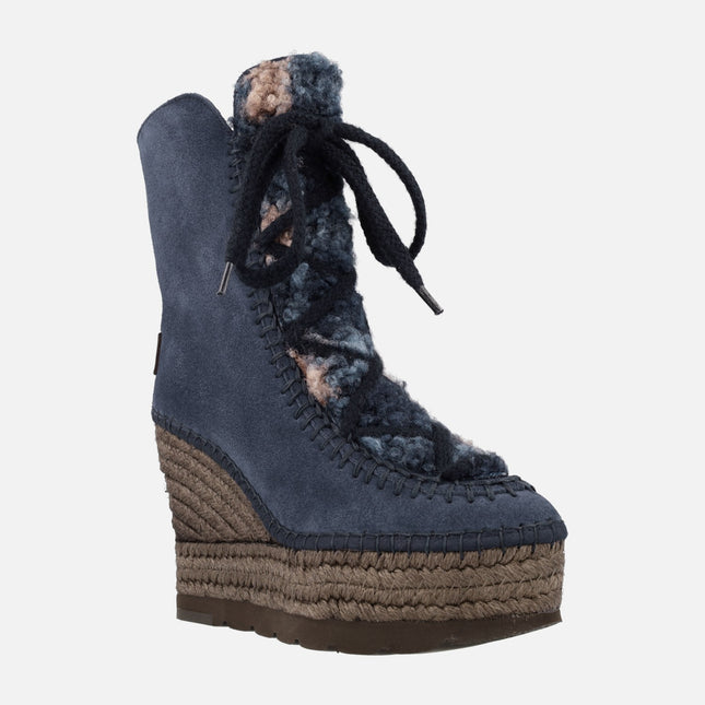 Suede boots with high yute wedge and sheep top