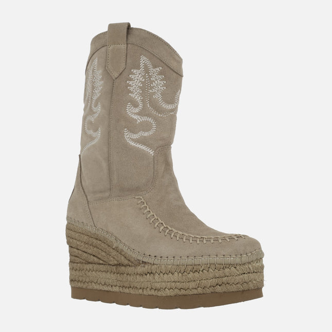 Taupe suede boots with embroidery and yute wedge