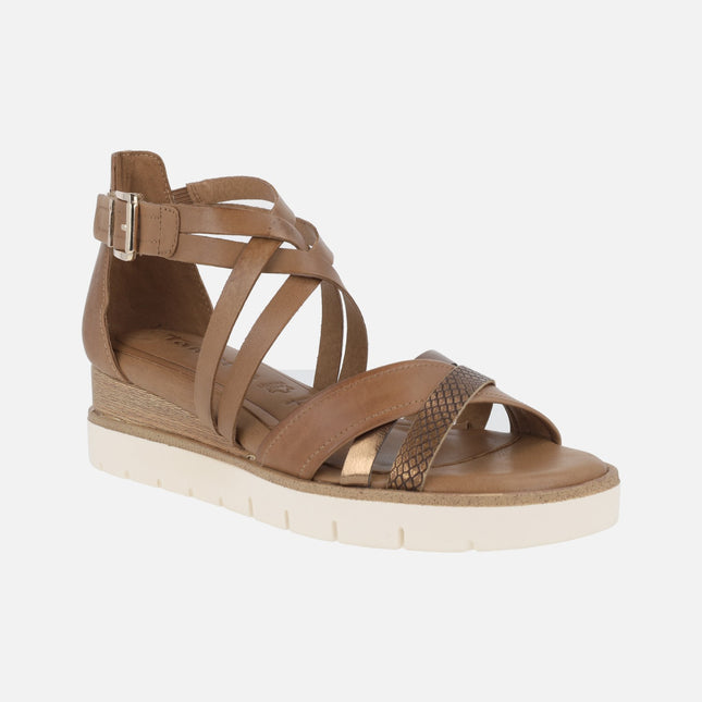 Leather sandals with intertwined strips and closed heel
