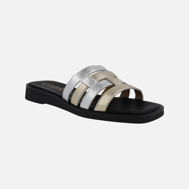 Flat leather sandals in metallized combi