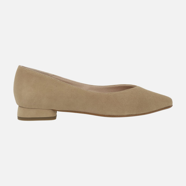 Camel suede flats with sharped toe