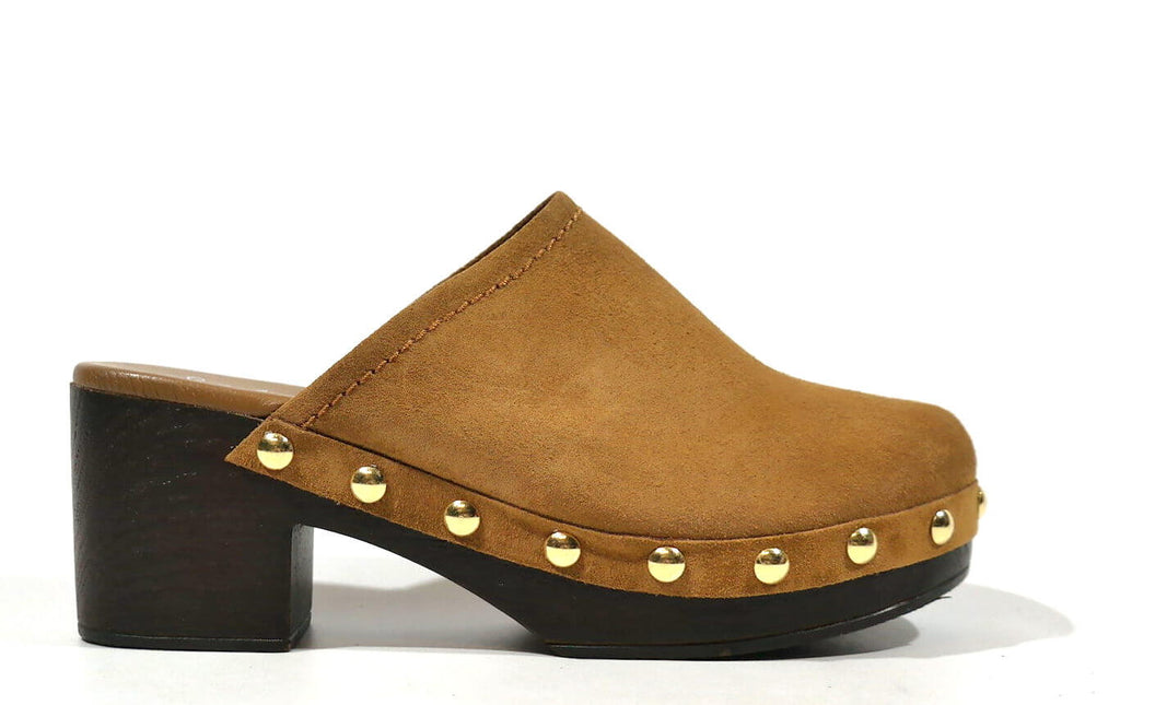 Zueco Woman of Leather Serraje with studs and platform