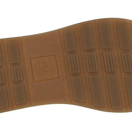 Sandalias de piel con cierre de velcros y adorno metálico