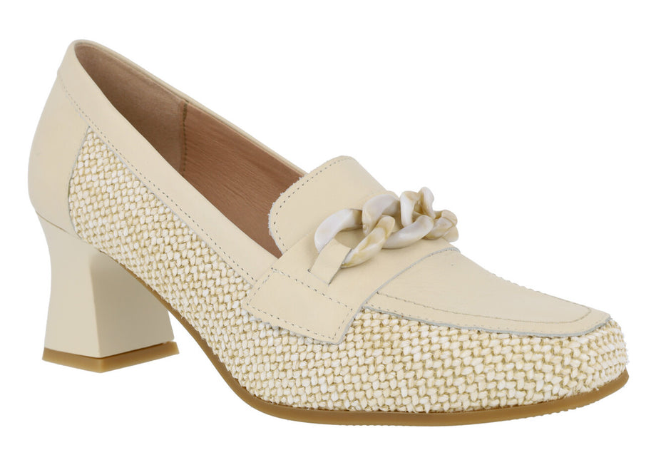 Beige raffia moccasins shoes with chain ornament