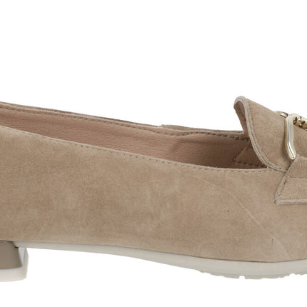 Beige suede moccasins with adornment in the shovel