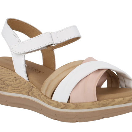 Leather sandals in color combined with velcro closure