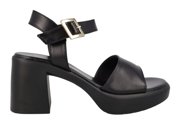Leather sandals with wide heel and platform