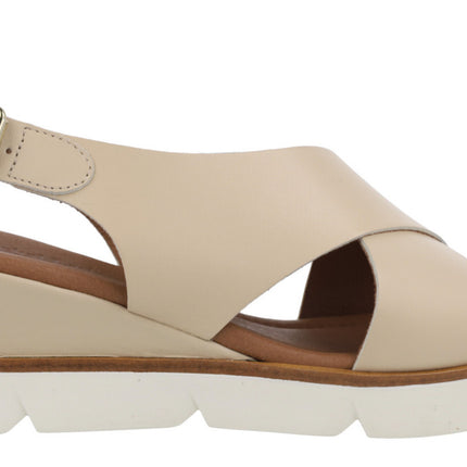 Platform sandals with cross strips in beige leather