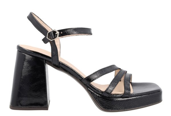 Love Sandals in black patent leather with high heel and platform
