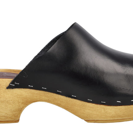 Leather clogs with low heel and platform