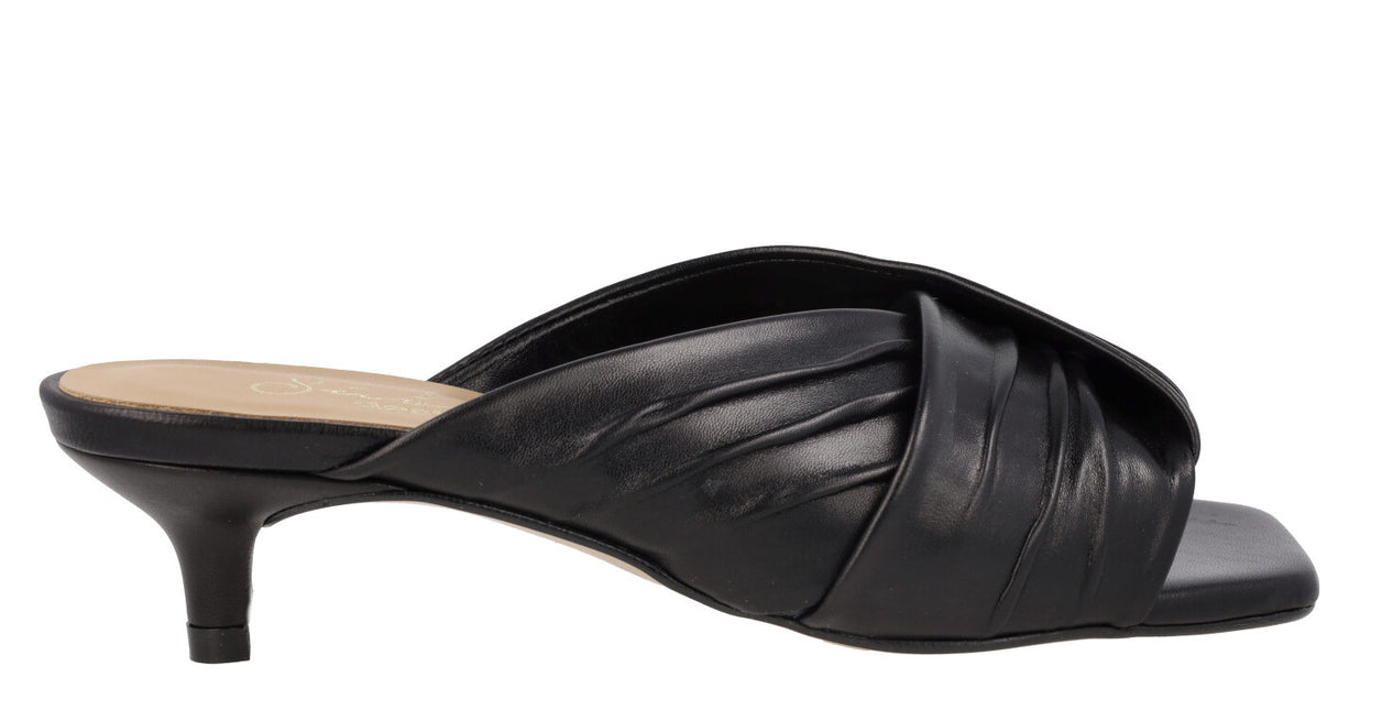 Leather mulls with a gathered shovel and low heel