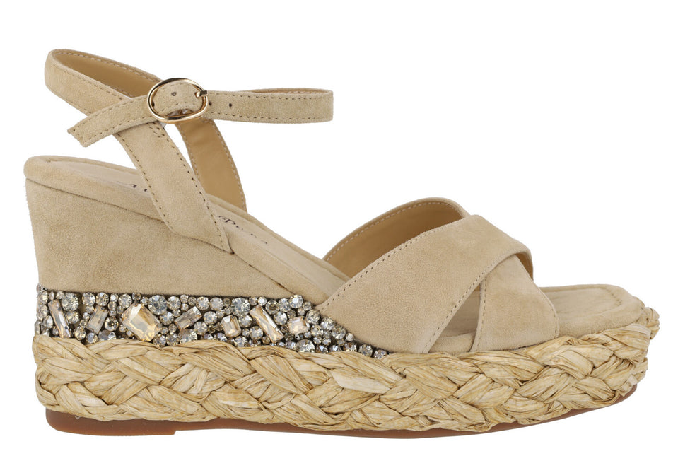 Beige suede sandals with raffia and rhinestones platform