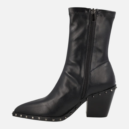 Cowboy -style black boots with metal studs