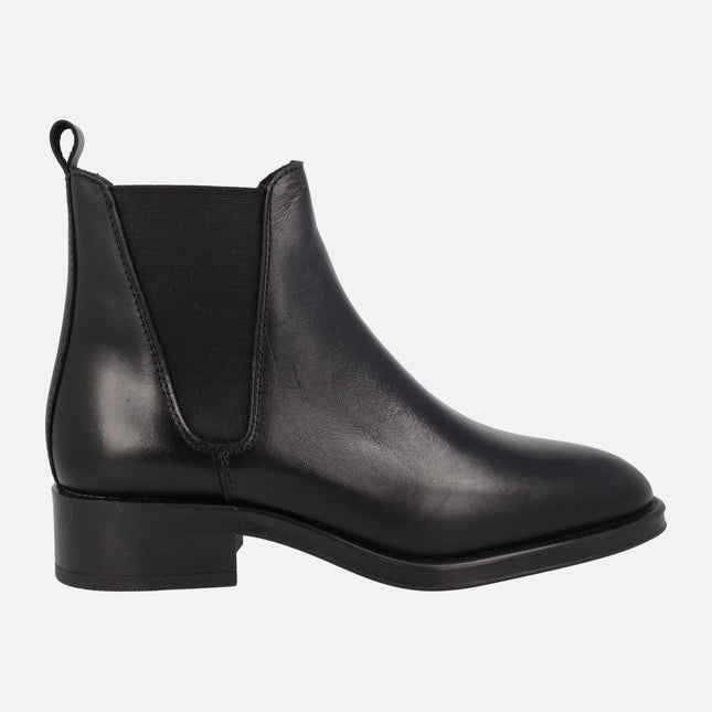 Alpe Couture black leather chelsea boots