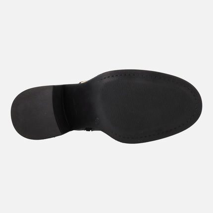 Botines negros de piel Evolet con adorno metálico y tacones de 7 cms