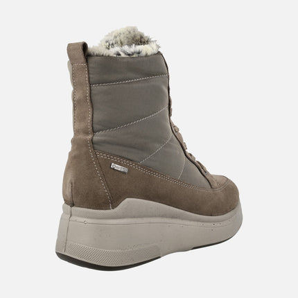 Multimaterial laced booties with gore-tex membrane