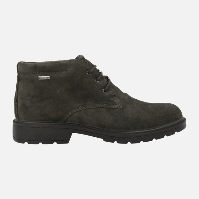 Men's brown suede laced boots with Gore-Tex membrane