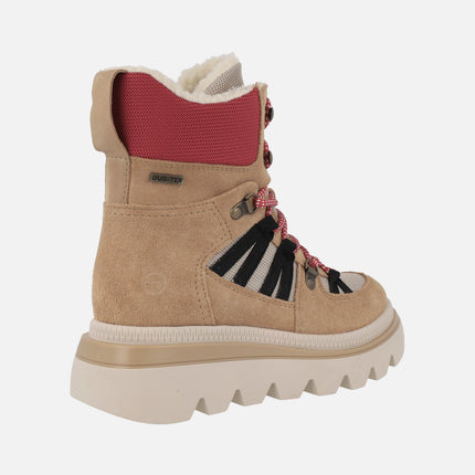 Mountain-style women's boots with waterproof membrane