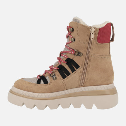 Mountain-style women's boots with waterproof membrane