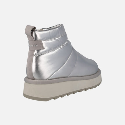 Padded boots for women in metallic silver with warm lining