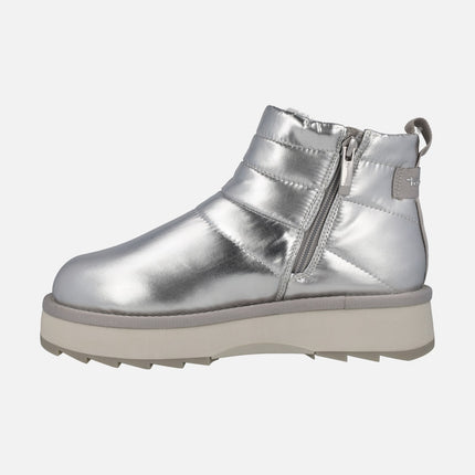 Padded boots for women in metallic silver with warm lining