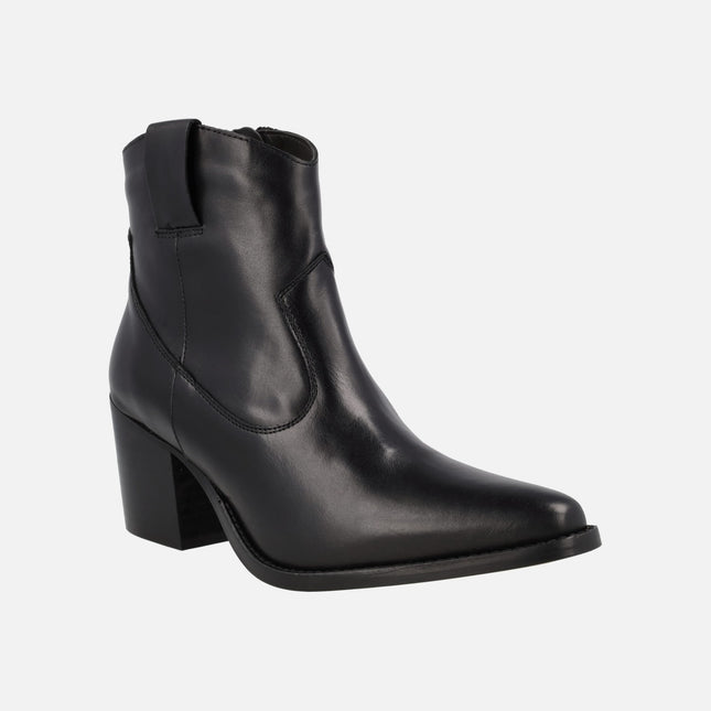 Cowboy-style woman boots in black leather
