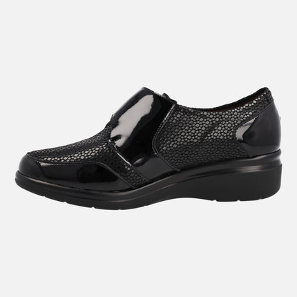 Zapatos confort en combinado negro con cierre de velcro