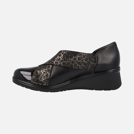 Zapatos confort en combinado negro con elásticos cruzados