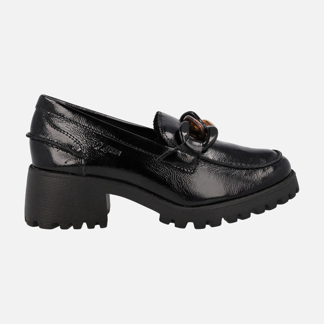 Women's loafers in patent leather with chain and track sole