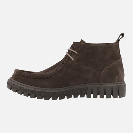 Brown suede Low boots with Wallabee style and laces