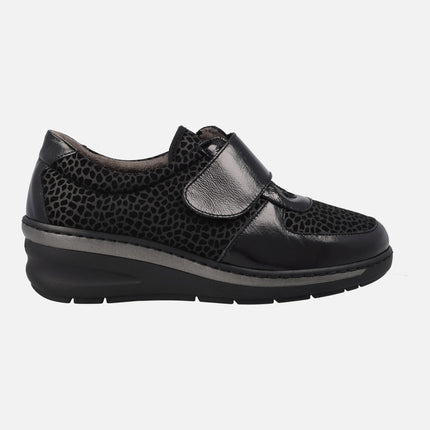 Zapatos confort con cierre de velcro en animal print negro y gris