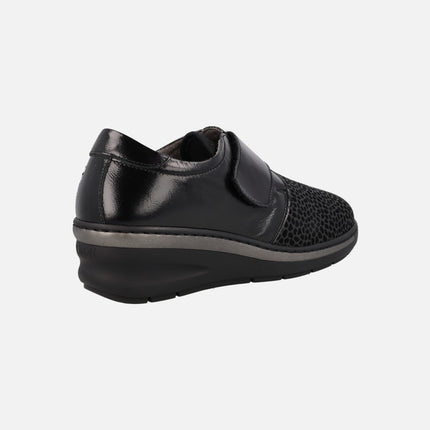 Zapatos confort con cierre de velcro en combinado negro