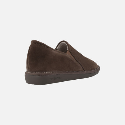 Men's closed house slippers in brown suede