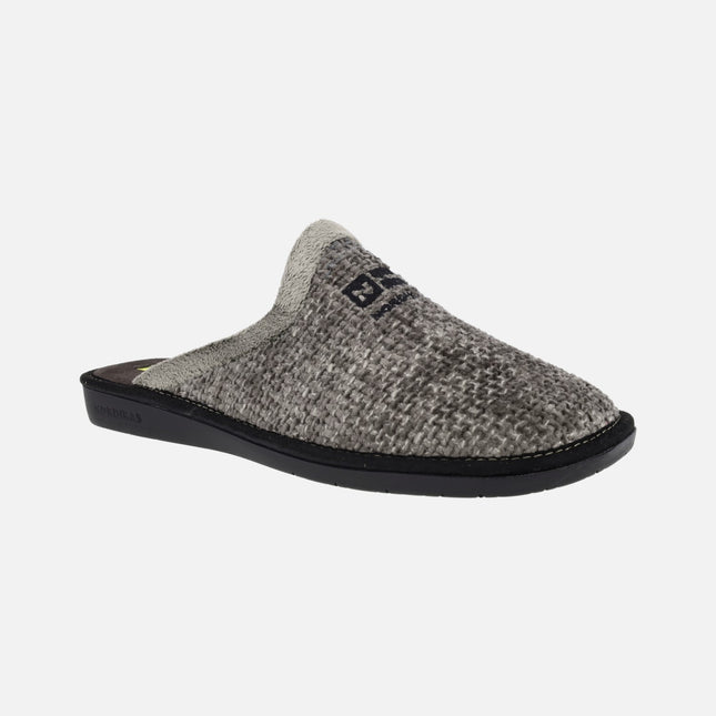 Men's house slippers in grey fabric