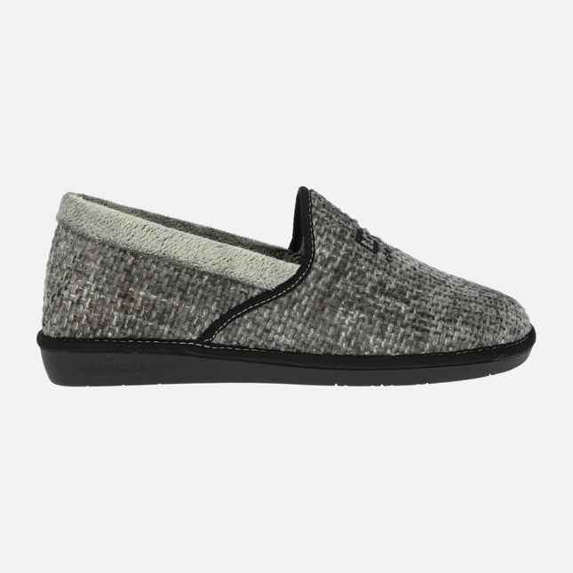 Men's closed house slippers in grey fabric