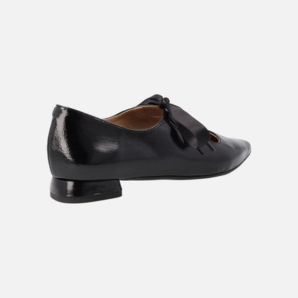 Zapatos negros de charol para mujer con cierre de lazo en raso negro