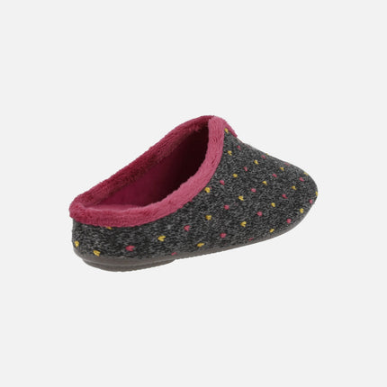 Women's house slippers in gray wool with hearts