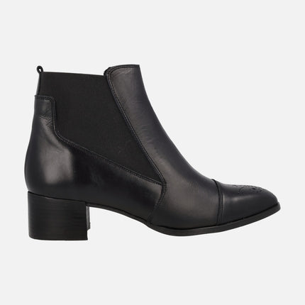 Women's heeled leather chelsea boots