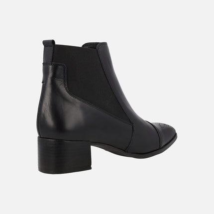 Women's heeled leather chelsea boots