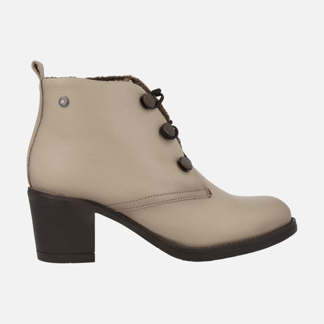 Leather ankle boots with wide heel and button closure