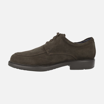 Brown suede shoes with laces and water adapt membrane