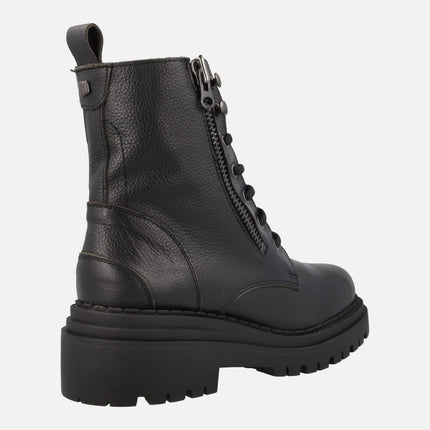 Military -style laced boots in black leather with zippers
